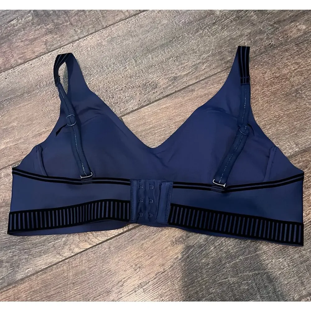 Alo Yoga Airlift Line Up Bra in Navy 98$